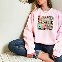 LEOPARD BRIGHT CHRISTMAS GRAPHIC SWEATSHIRT