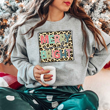 LEOPARD BRIGHT CHRISTMAS GRAPHIC SWEATSHIRT