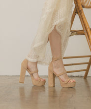 OASIS SOCIETY Raelynn   Suede Platform Heels