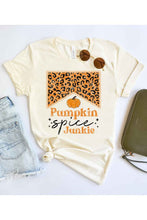 PUMPKIN SPICE JUNKIE GRAPHIC T SHIRT